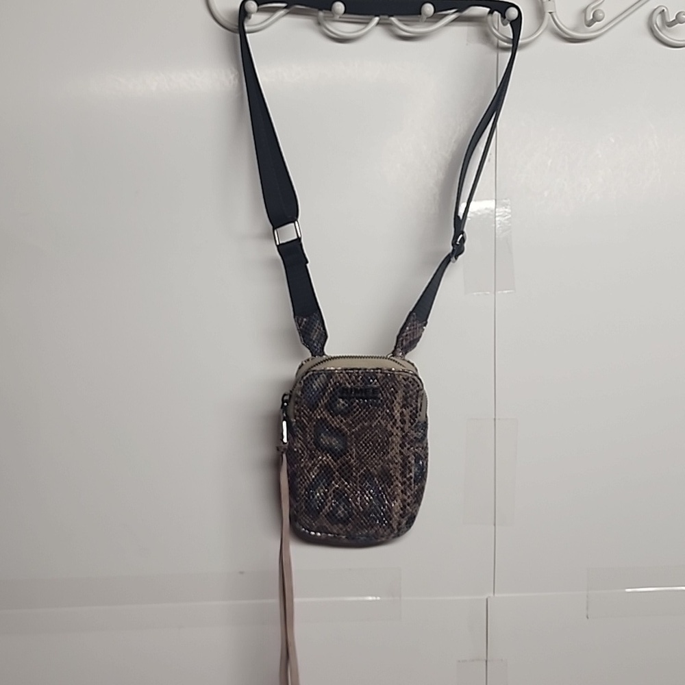 Aimee Kestenberg Iridescent Multi-Tone Snake Print Crossbody/cell Leather Bag. - Picture 6 of 13